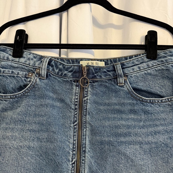 Free People We The Free Denim Mini Skirt Zip Front Raw Hem Women’s 30 - Picture 4 of 9